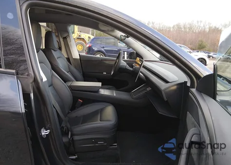 2026 Tesla Model Y Long Range Dual Motor All-Wheel Drive z USA, uszkodzony, nr VIN 7SAYGDED9TA418273